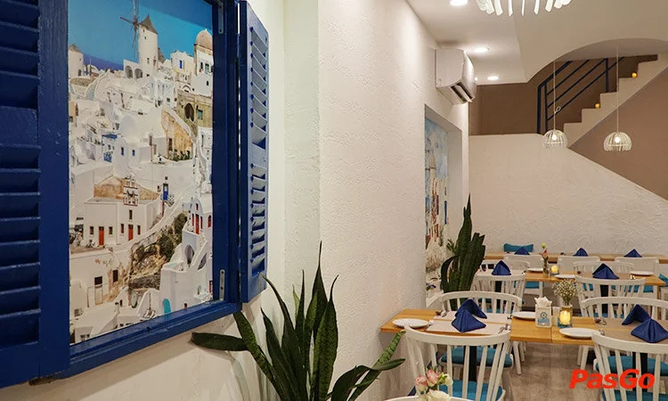 nha-hang-oia-castle-bistro-cafe-ton-that-dam-11