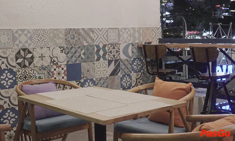 nha-hang-oia-castle-bistro-cafe-ton-that-dam-12
