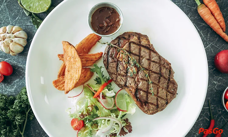 nha-hang-oia-castle-bistro-cafe-ton-that-dam-3