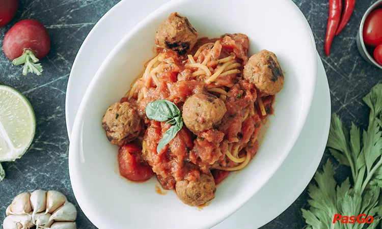 nha-hang-oia-castle-bistro-cafe-ton-that-dam-6