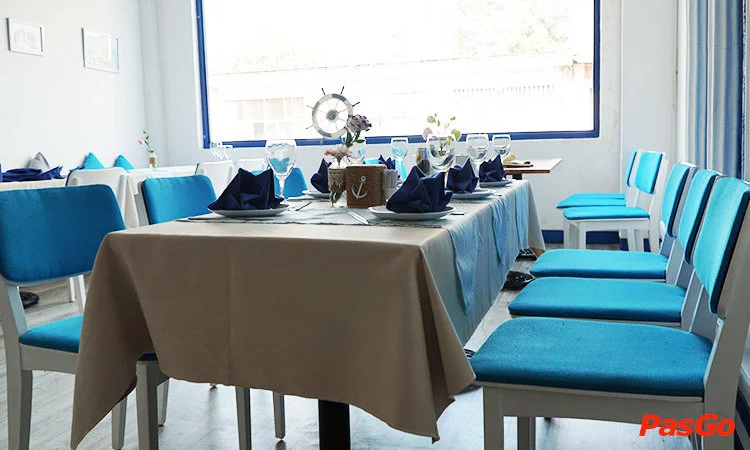 nha-hang-oia-castle-bistro-cafe-ton-that-dam-9