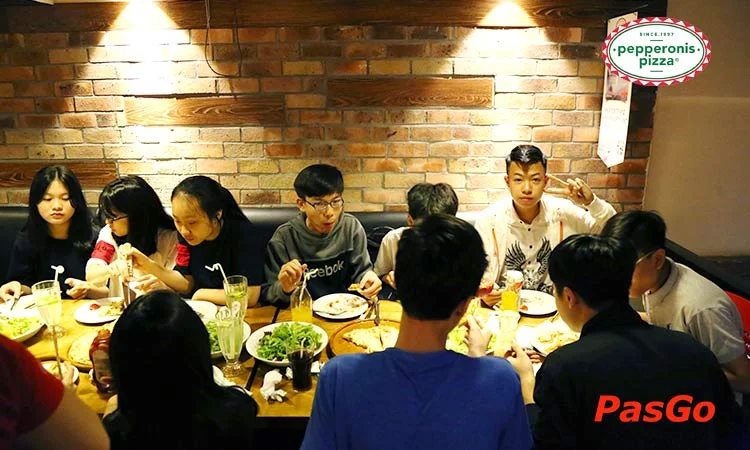 nha-hang-pepperonis-98-hang-trong-12