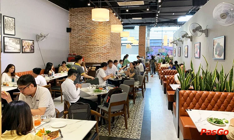 nha-hang-pho-1983-gold-view-10