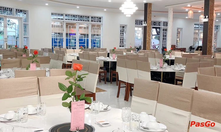 nha-hang-pho-bien-nguyen-tat-thanh-12