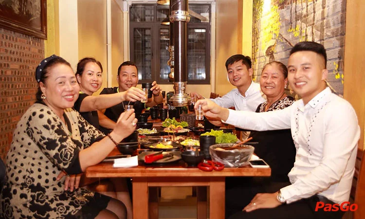 nha-hang-pho-lau-nuong-xa-dan-10