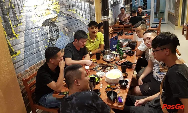 nha-hang-pho-lau-nuong-xa-dan-11