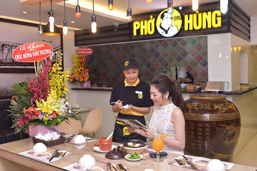 nha-hang-pho-ong-hung-huynh-thuc-khang-slide-6