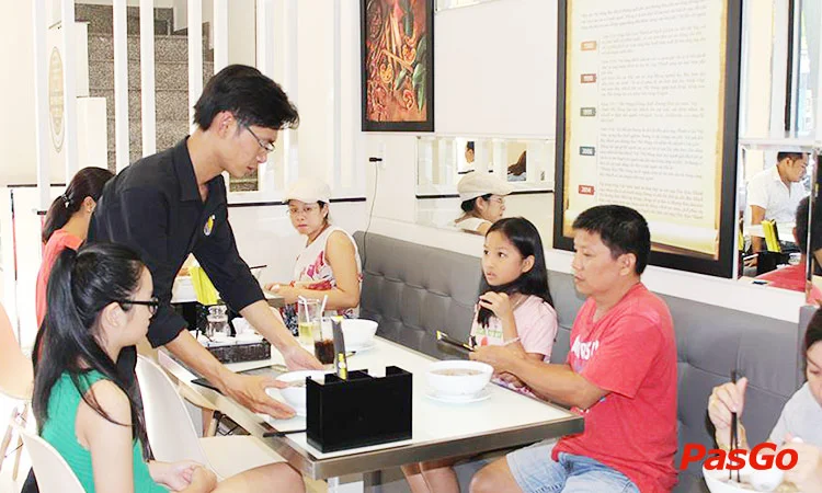 nha-hang-pho-ong-hung-tan-son-nhi-10