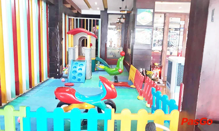 nha-hang-pho-ong-hung-thao-dien-12