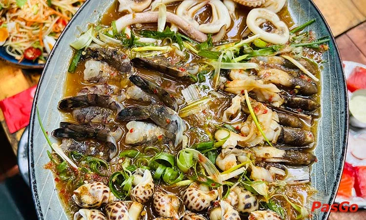 Nhà hàng Quán Nhậu Tự Do Nguyễn Hữu Thọ Mồi bén, bia ngon, không gian chất 12