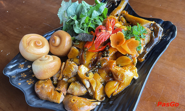 nha-hang-sik-dak-fook-an-duoc-phuc-vuon-bia-san-thuong-10
