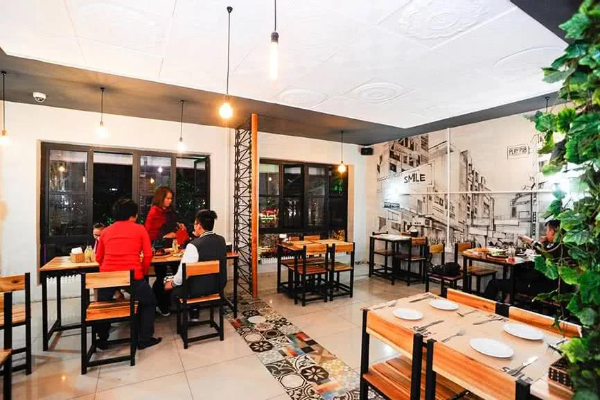 nha-hang-smile-restaurant-khong-gian-1a