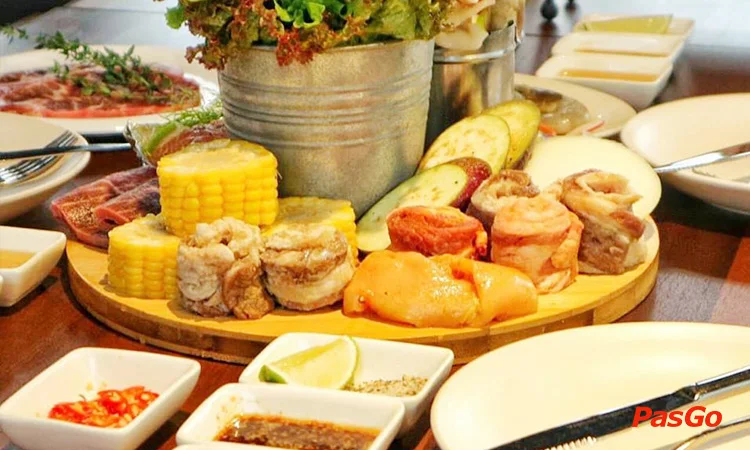 the-rooftop-bbq-le-duan-slide-2