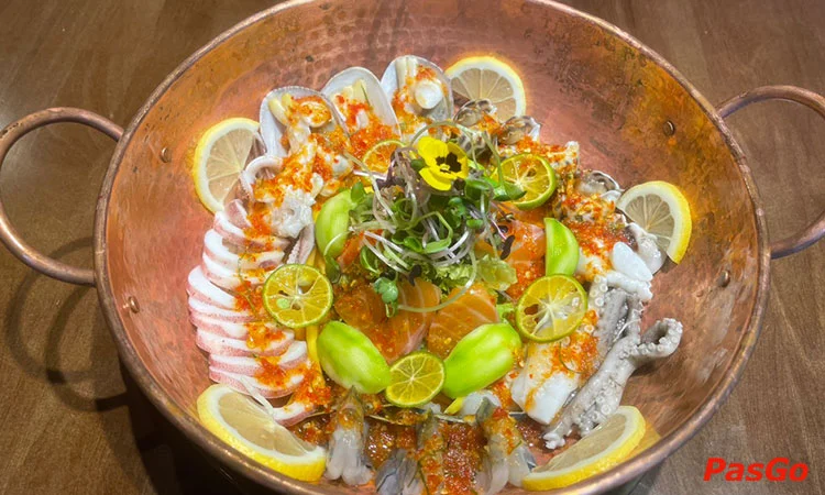 Nhà hàng The Wann Bùi Thị XuânBữa tiệc Á Âu đặc sắc & không gian sôi động 12