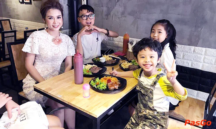 nha-hang-thich-bo-beefsteak-9-sot-huynh-thuc-khang-slide-12