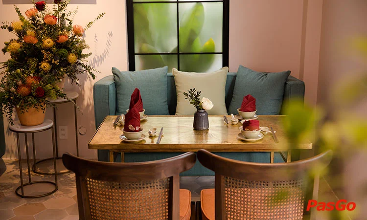 nha-hang-thuan-chay-dau-do-ho-xuan-huong-10