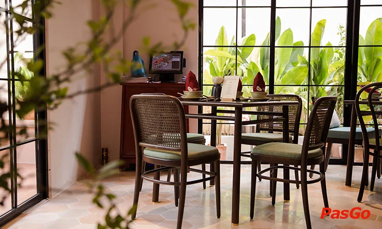 nha-hang-thuan-chay-dau-do-ho-xuan-huong-12