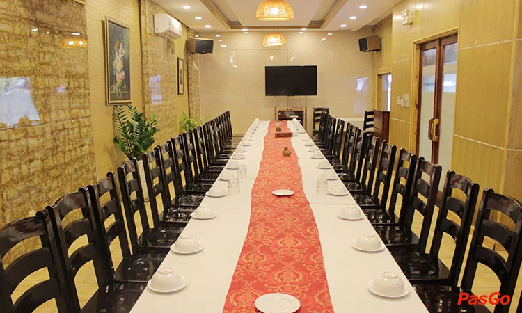 nha-hang-thuy-1-261-ung-van-khiem-11