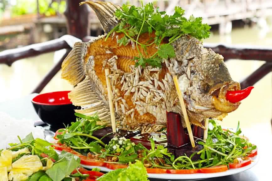Với những món ăn đậm chất Việt, nhà hàng ẩm thực Việt là địa điểm lý tưởng để bạn tìm hiểu và trải nghiệm ẩm thực Việt tuyệt vời. Chúng tôi tự hào mang đến cho du khách những món ăn đặc sản của từng vùng miền của đất nước mình. Bạn sẽ được thưởng thức những món ăn đậm hương vị, tươi mới và tinh tế, qua đó thấu hiểu hơn về văn hóa ẩm thực Việt Nam.