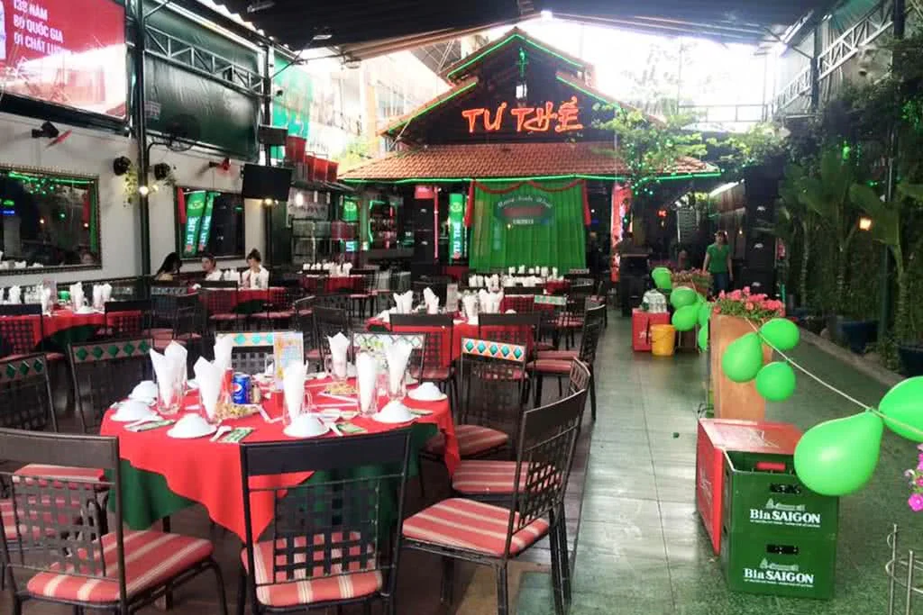 nha-hang-tu-the-ung-van-khiem-khong-gian-1