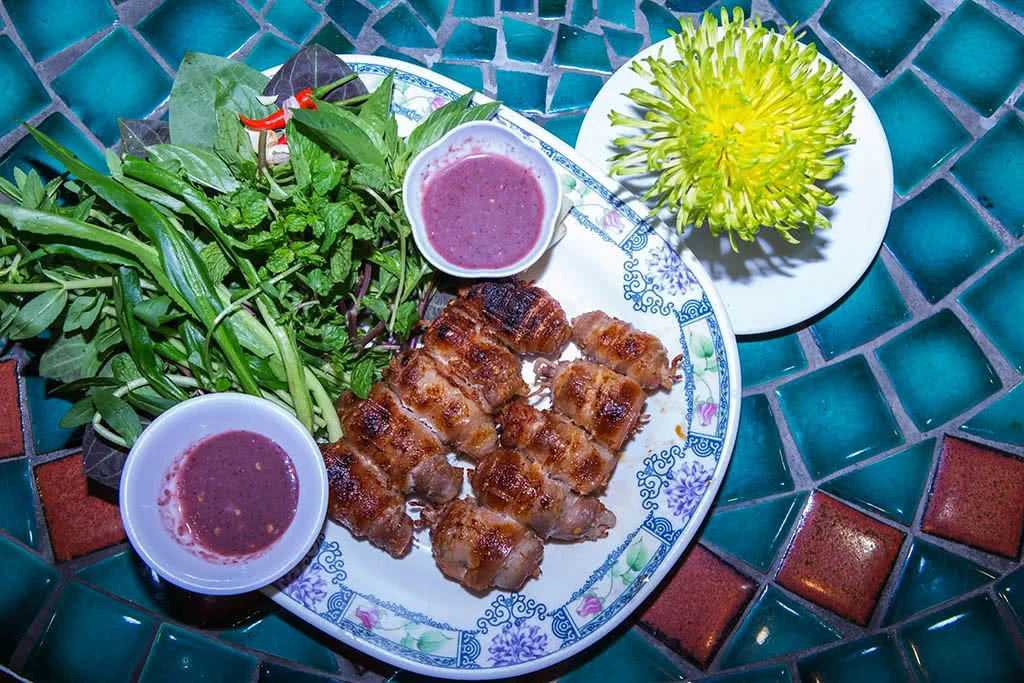 nha-hang-tu-the-ung-van-khiem-mon-an-1