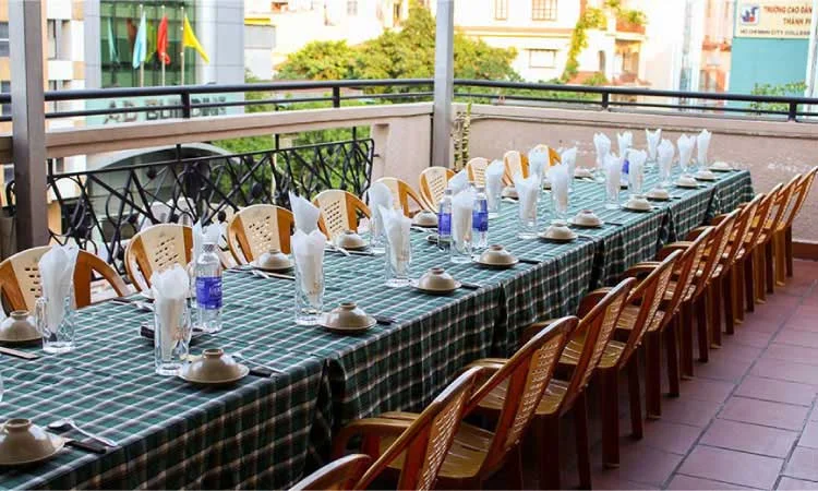 nha-hang-tu-tri-nam-quoc-cang-quan-1-10