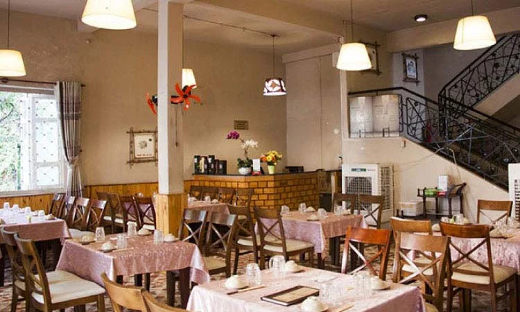 nha-hang-tu-tri-nam-quoc-cang-quan-1-11