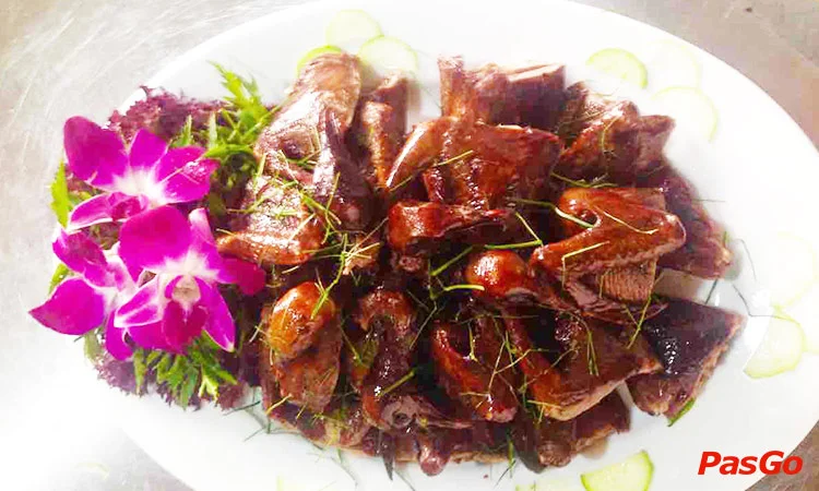 nha-hang-tuan-giang-tran-khat-chan-7