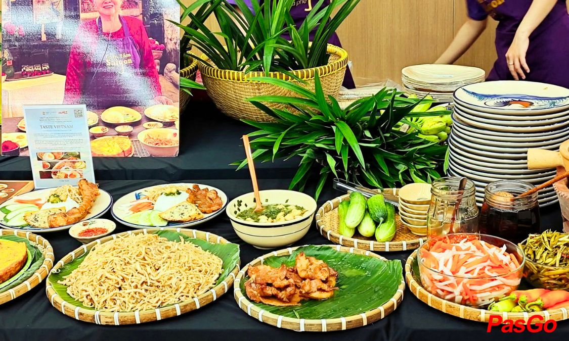 Nhà hàng Tuấn Tú - Lý Văn Phức 12