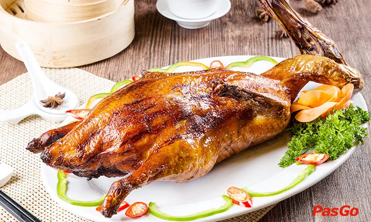 nha-hang-viet-pho-45-le-quy-don-slide-2