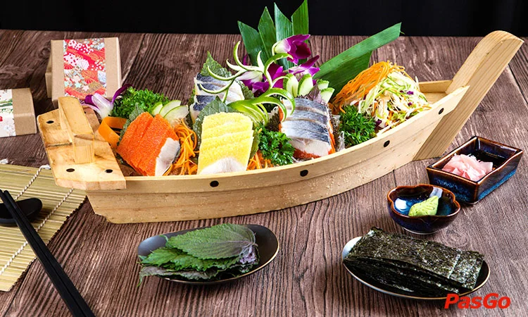 nha-hang-viet-pho-45-le-quy-don-slide-6