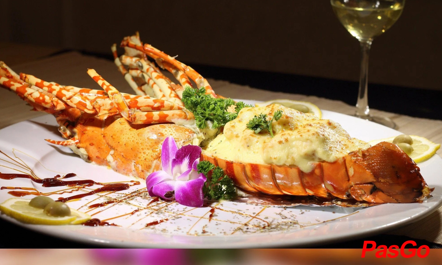 nha-hang-viet-pho-le-quy-don-slide-1