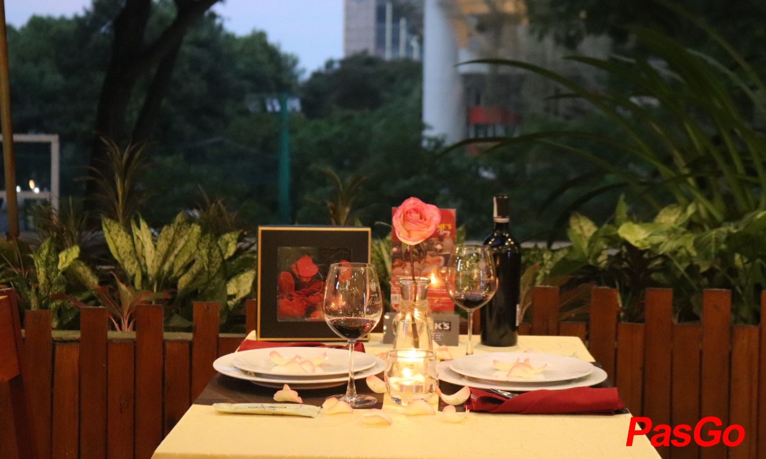 nha-hang-viet-pho-le-quy-don-slide-3