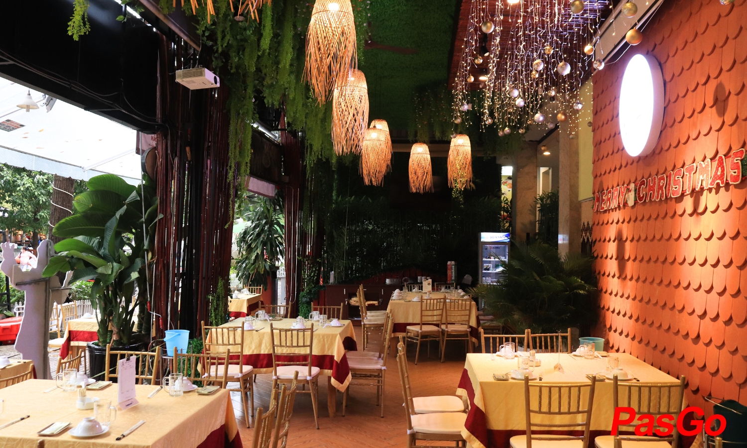 nha-hang-viet-pho-le-quy-don-slide-5