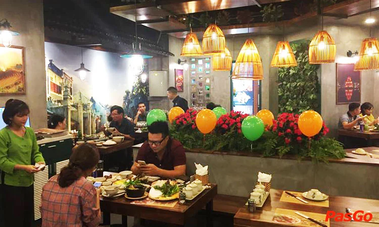 nha-hang-viet-street-royal-city-10