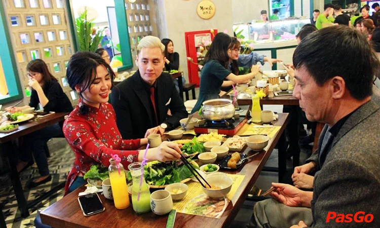 nha-hang-viet-street-royal-city-11