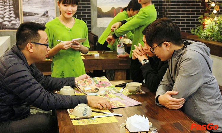 nha-hang-viet-street-vincom-tran-duy-hung-12