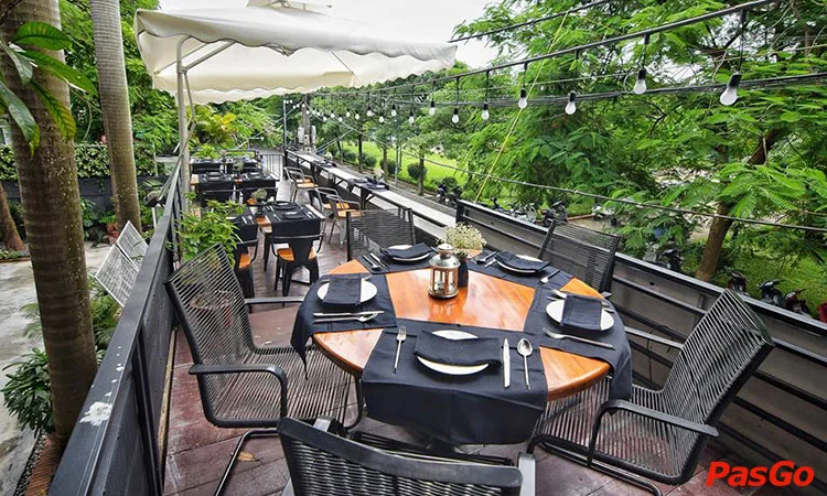 nha-hang-villa-eatalia-quang-ba-2