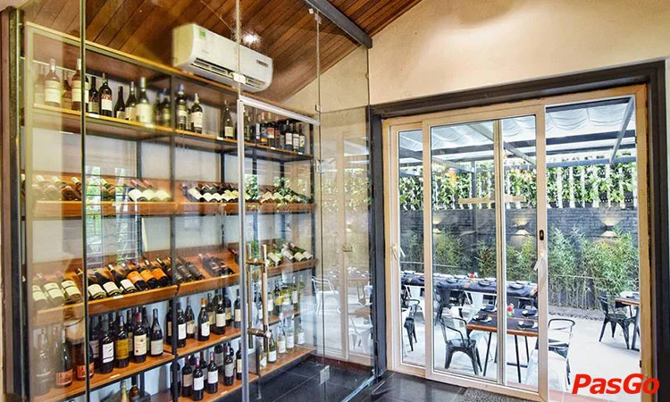 nha-hang-villa-eatalia-quang-ba-4