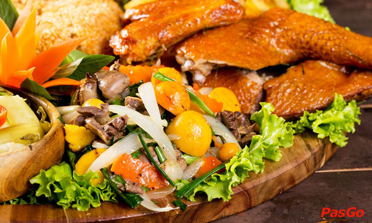 nha-hang-vuong-quoc-ga-xa-la-ha-dong-4