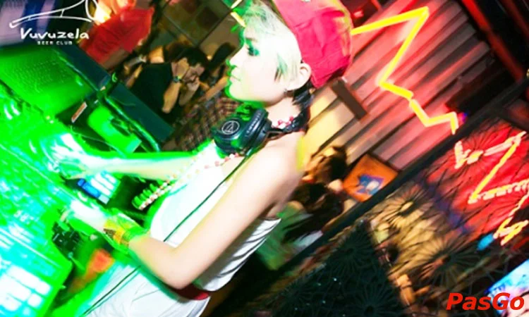 nha-hang-vuvuzela-zen-plaza-nguyen-trai-slide-4