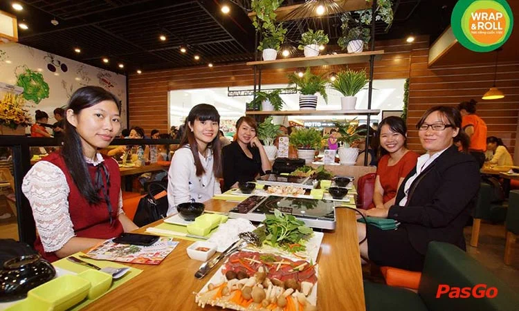 nha-hang-wrap-and-roll-vincom-le-van-viet-slide-11