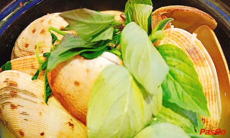 nha-hang-xom-hon-chong-pham-van-dong-11