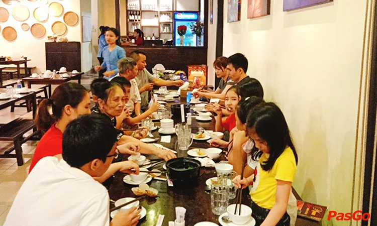 nha-hang-xom-hon-chong-pham-van-dong-4