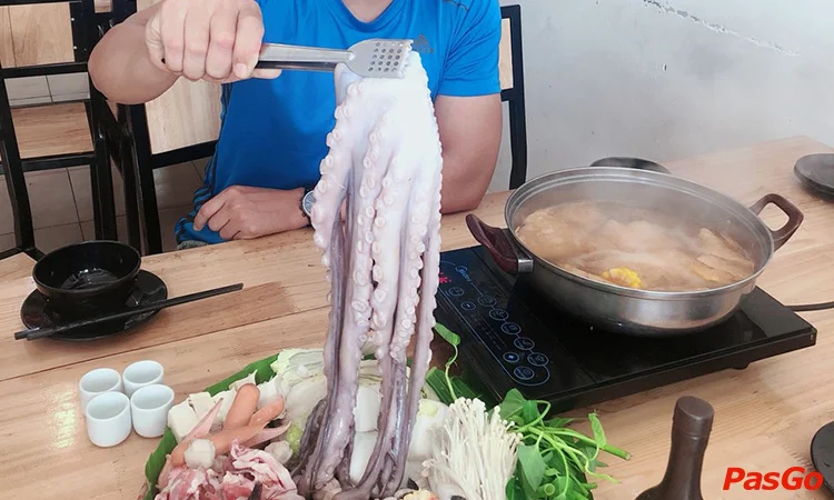 nha-hang-zumi-lau-buffet-giai-phong-5