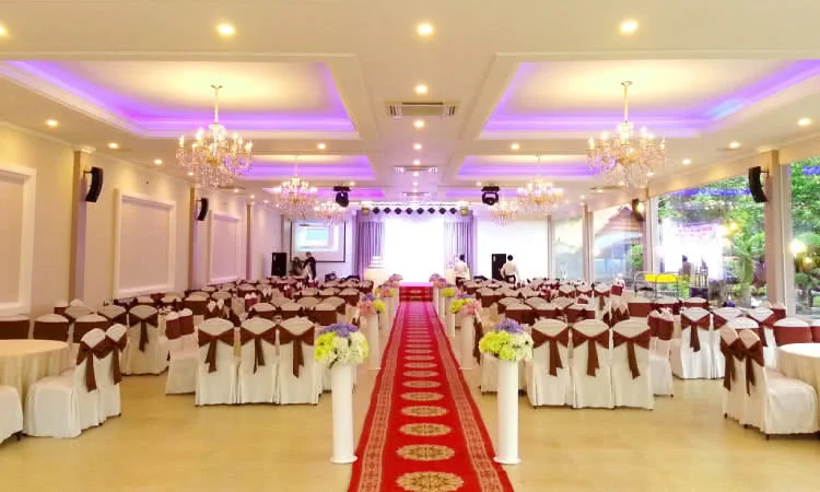 nha-hangtiec-luu-dong-tu-tri-10