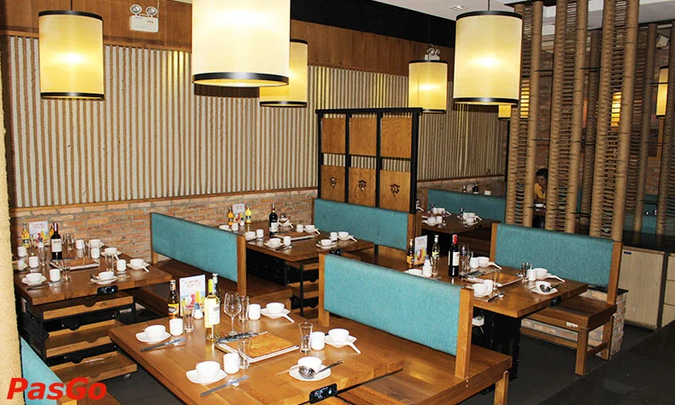 nha-hanh-ba-con-cuu-phan-xich-long-slide-12