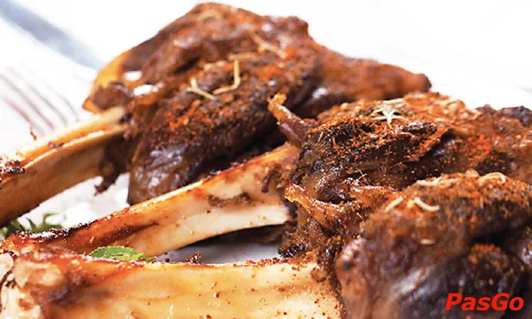 nha-hanh-ba-con-cuu-phan-xich-long-slide-3