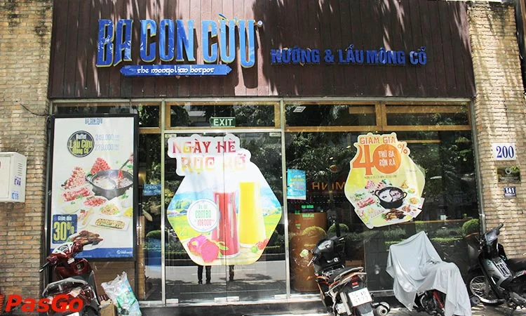 nha-hanh-ba-con-cuu-phan-xich-long-slide-6