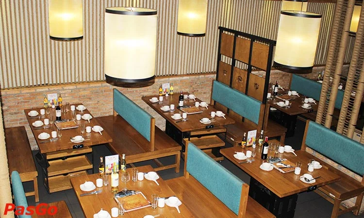 nha-hanh-ba-con-cuu-phan-xich-long-slide-9